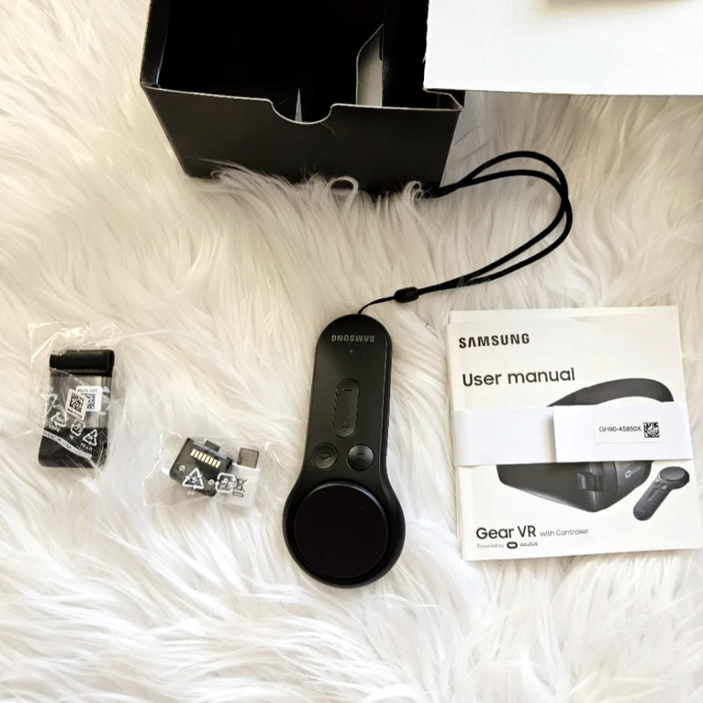 Samsung - Gear VR With Controller - Oculus 2017